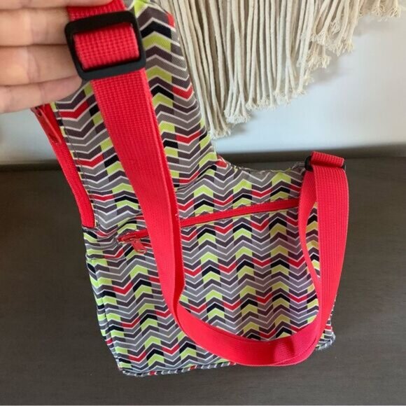 KAVU Seattle Sling Red Yellow Green Chevron Hiking Adventure Rope Bag - Picture 11 of 13